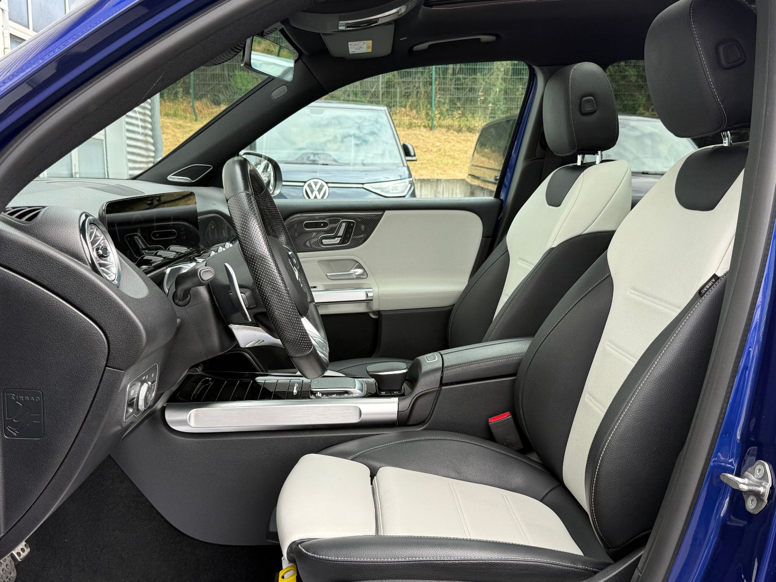 Fahrzeugabbildung Mercedes-Benz GLB 35 AMG 4Matic ACC Burmester 360°K Pano Night