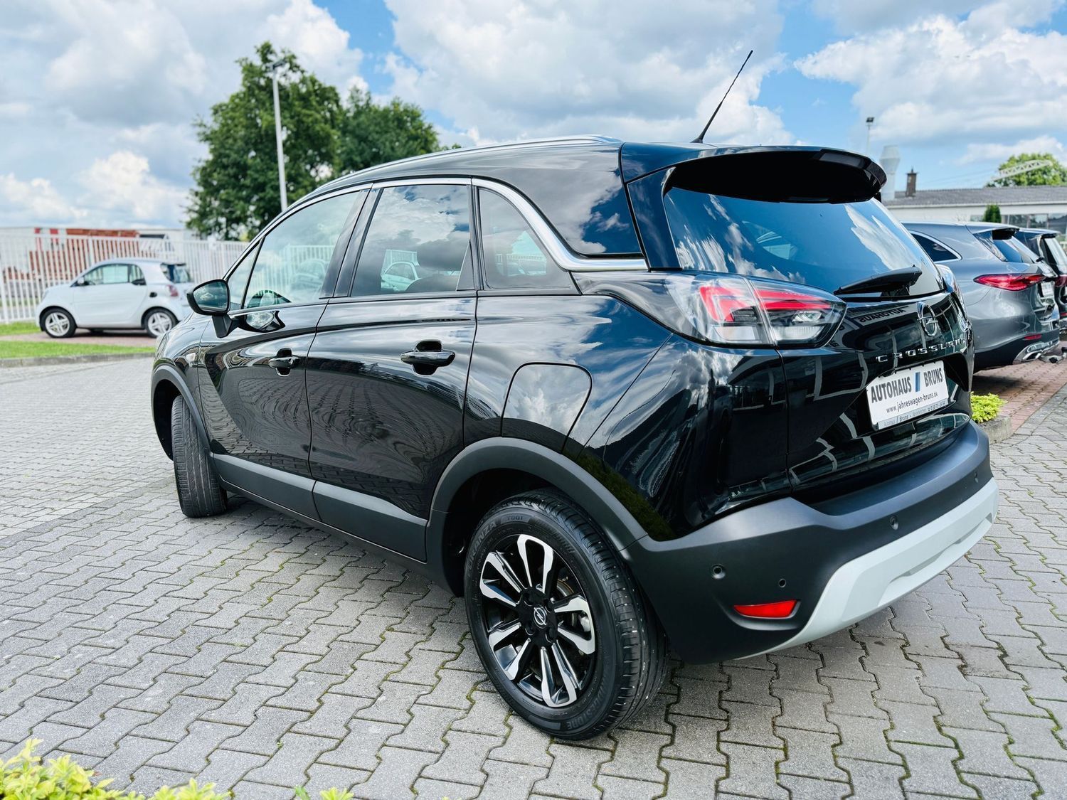 Fahrzeugabbildung Opel Crossland X 1,2 T ELEG., Navi, Panod, LED, RFK,