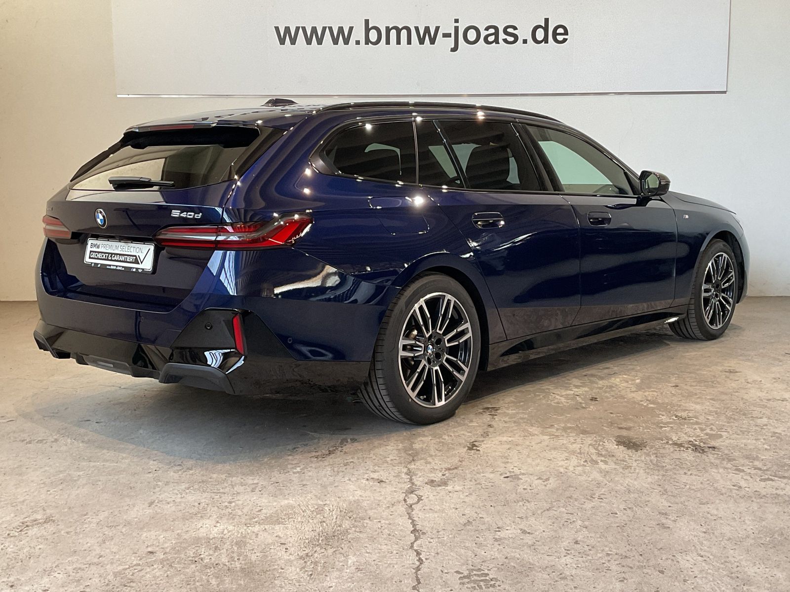 Fahrzeugeinzelansicht 17 Fahrzeugabbildung BMW 540d xDrive Touring M Sportpaket AHK