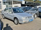Volkswagen Vento 1.8 Atlantic Aut. - Volkswagen Vento mit Benzin-Antrieb