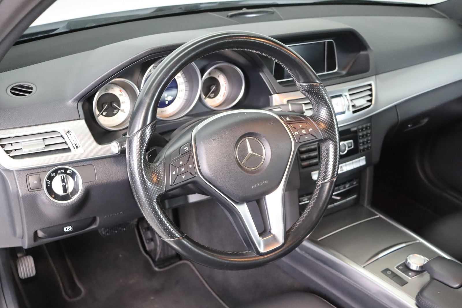 Fahrzeugabbildung Mercedes-Benz E 200 BlueTEC * LED * Navi * HU 03.2028 Avantgar