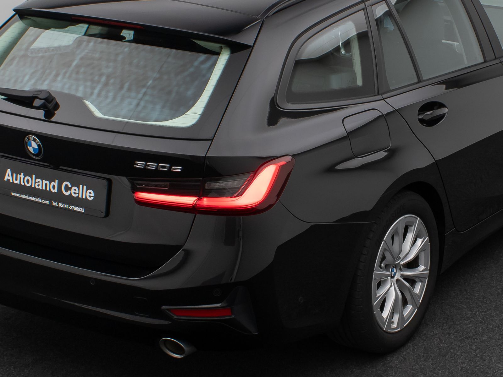 Fahrzeugabbildung BMW 330e Kamera DAB CockPitPr DrivAssis Alarm Sport