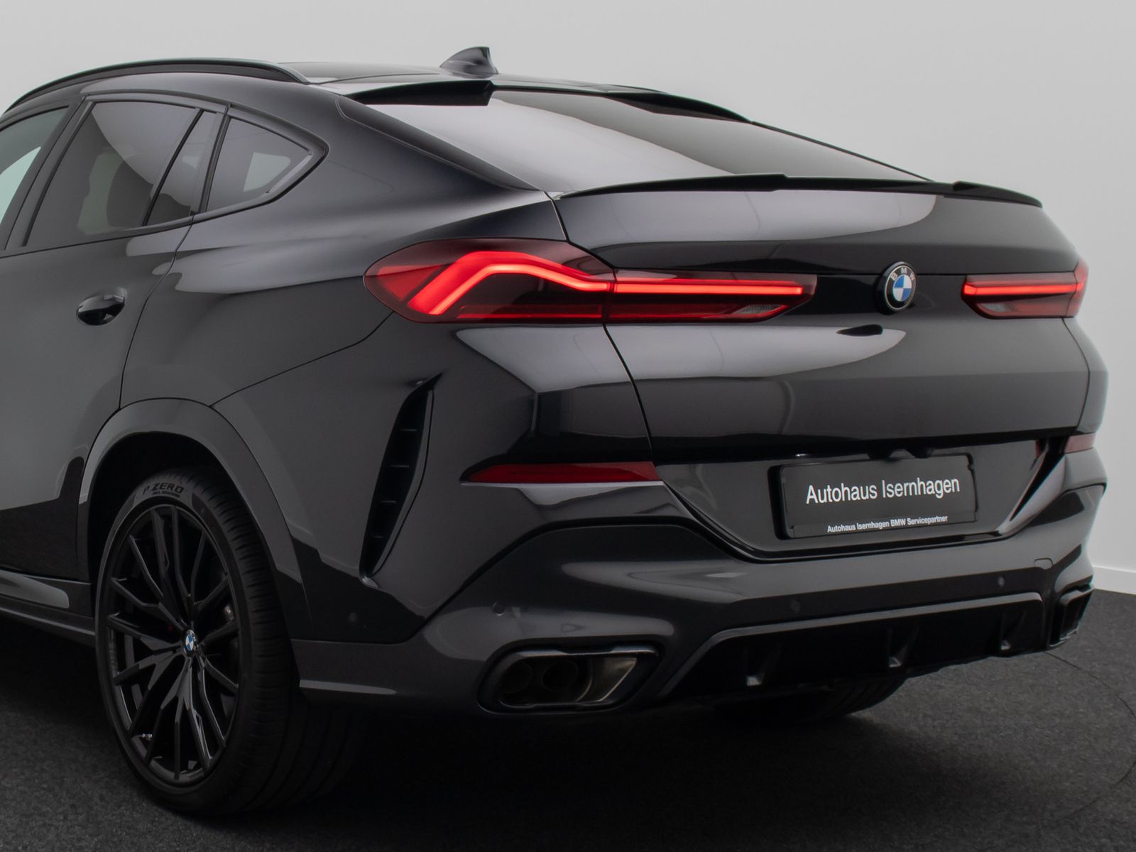 Fahrzeugabbildung BMW X6 M50i 360&deg;Laser DAB H/K Panoram Individual 22"