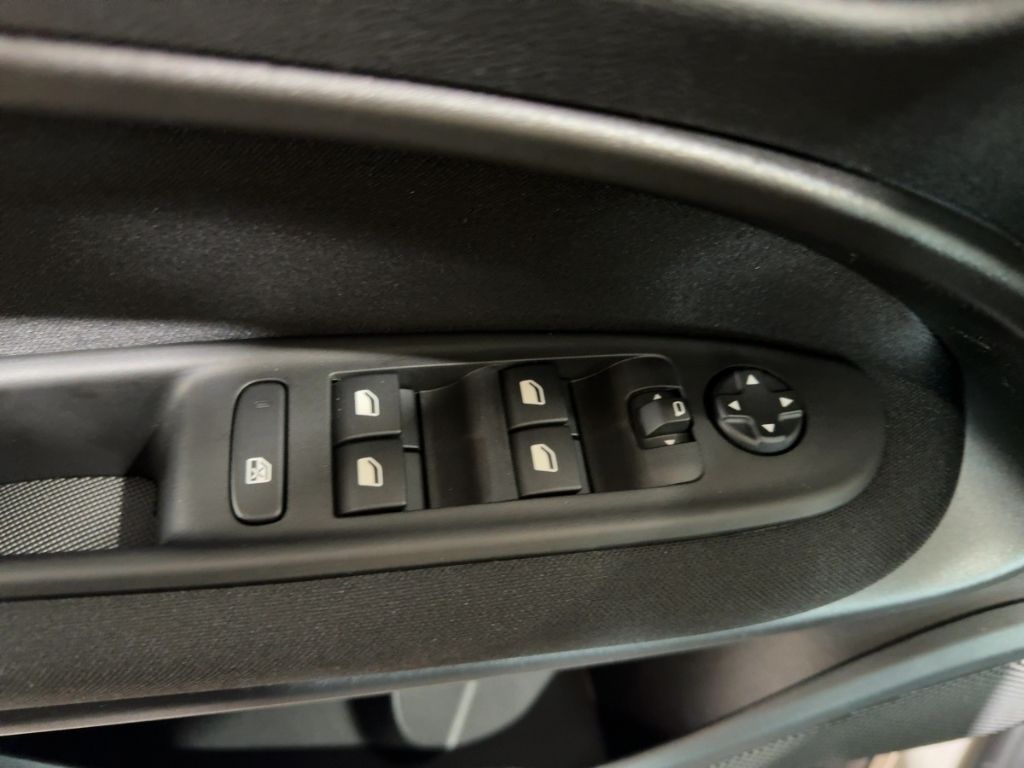 Fahrzeugabbildung Fiat 600 Hybrid Business Edition LMF ALWETTER, PDC, N