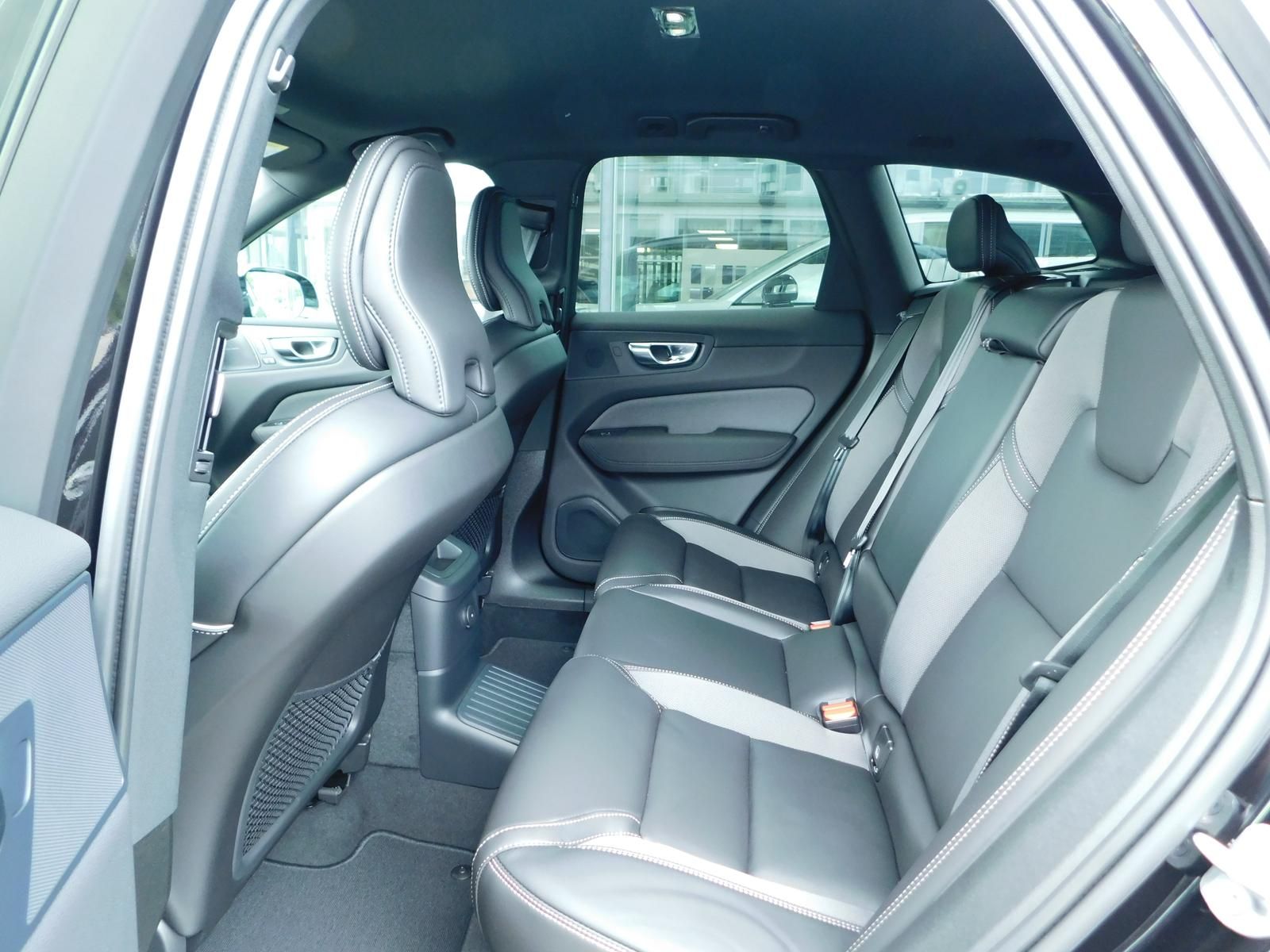 Fahrzeugabbildung Volvo XC60 T6 AWD Plus Black Edition