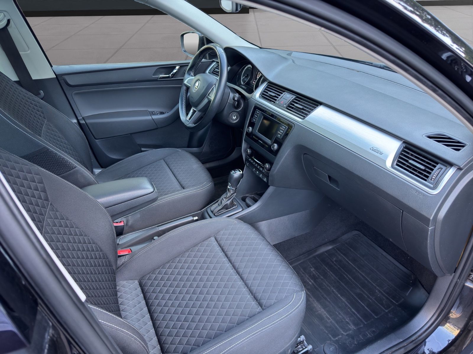 Fahrzeugabbildung SKODA Rapid Spaceback Edition*Pano*TÜV*Neu*2.Hand*