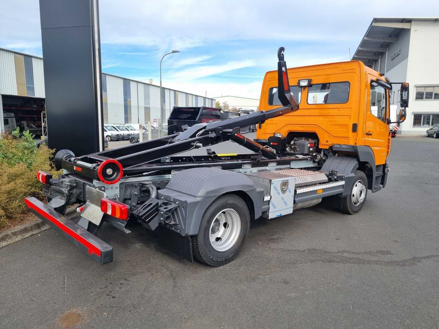 Fahrzeugabbildung Mercedes-Benz Atego 818 K 4x2 HIAB XR5S3650 AHK Klima