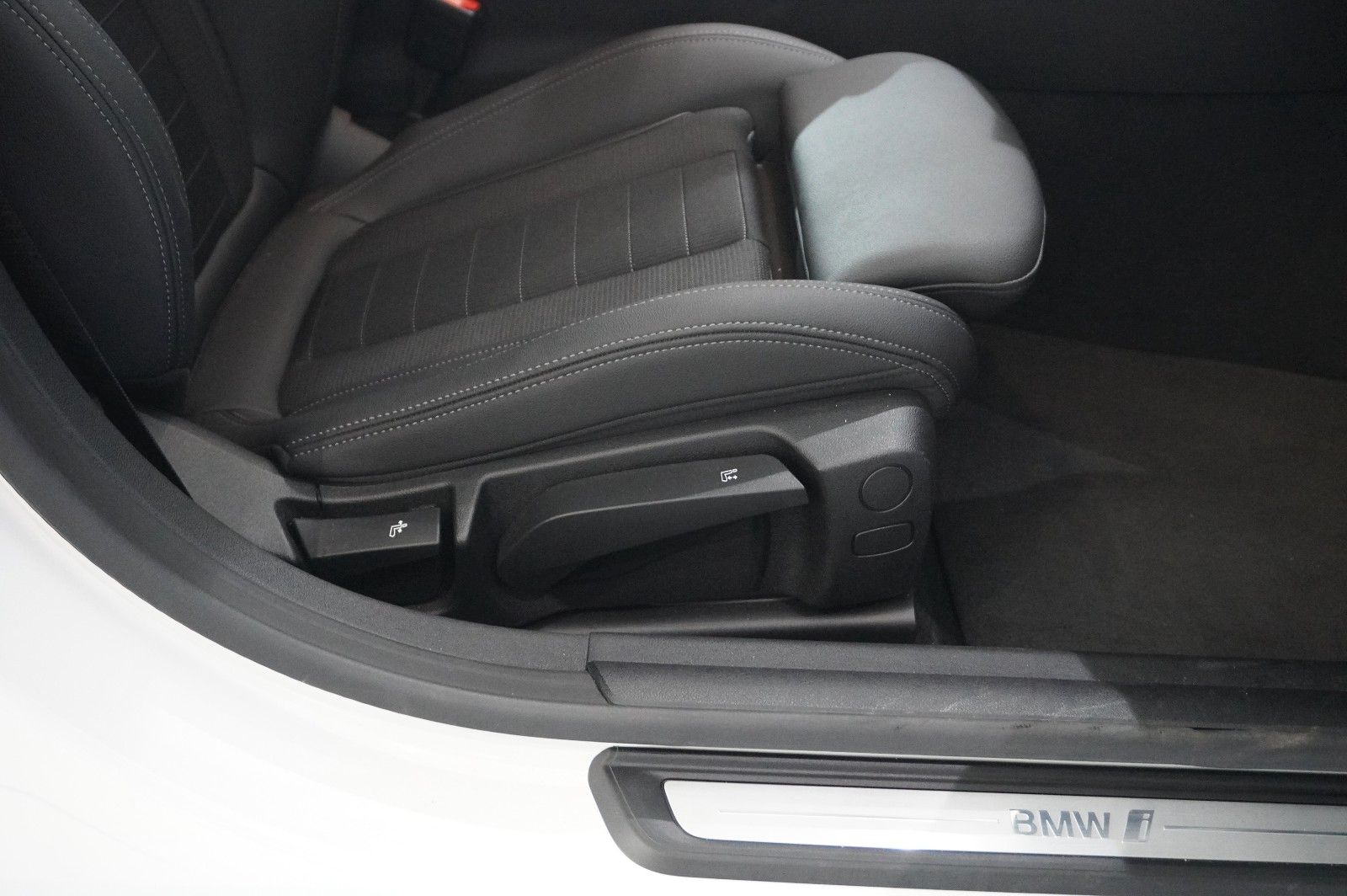 Fahrzeugabbildung BMW i4 Gran Coupe 35 eDrive 70KWH NAVI/KAMERA/SPORT