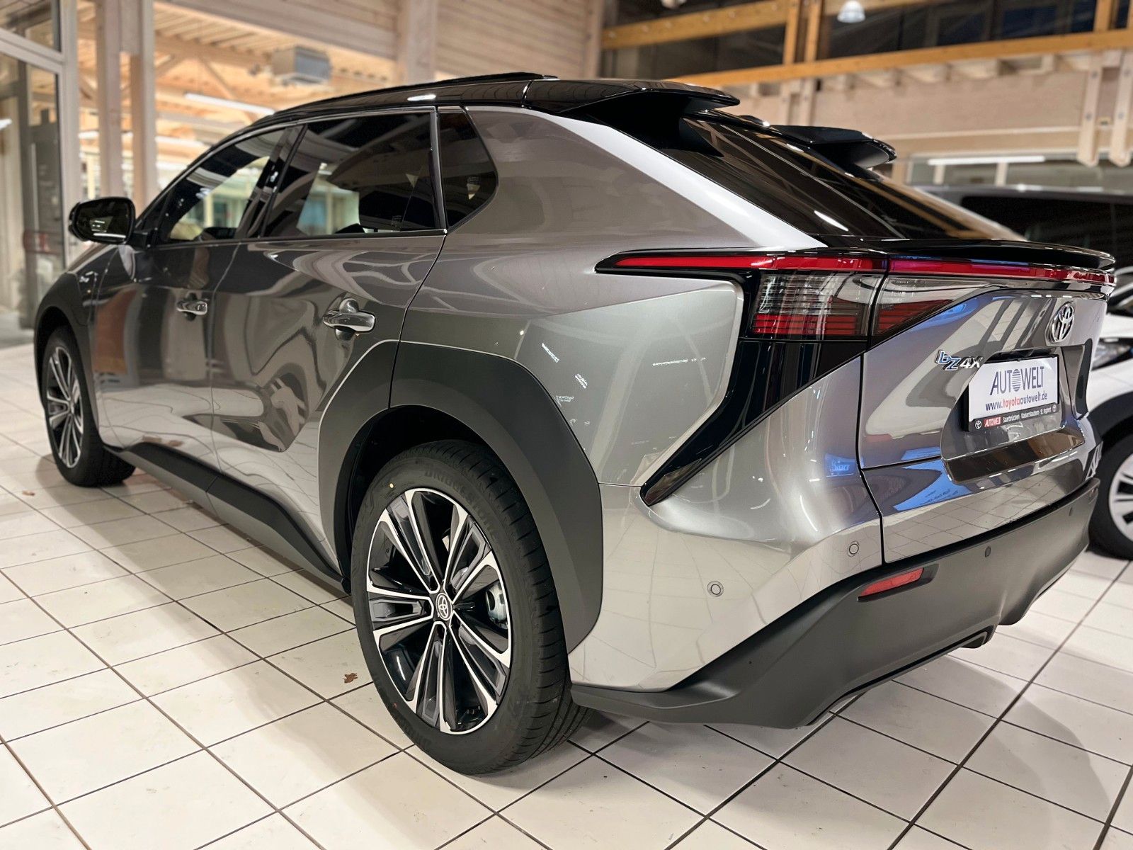 Fahrzeugabbildung Toyota bZ4X FWD Lounge jetzt noch mit 0% Finanzieren