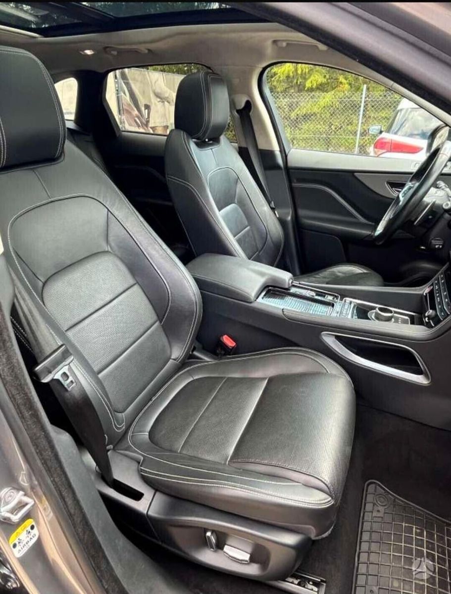 Jaguar Promo Jaguar F-Pace 2.0 D 180 CV AWD aut. Pure imagem 3