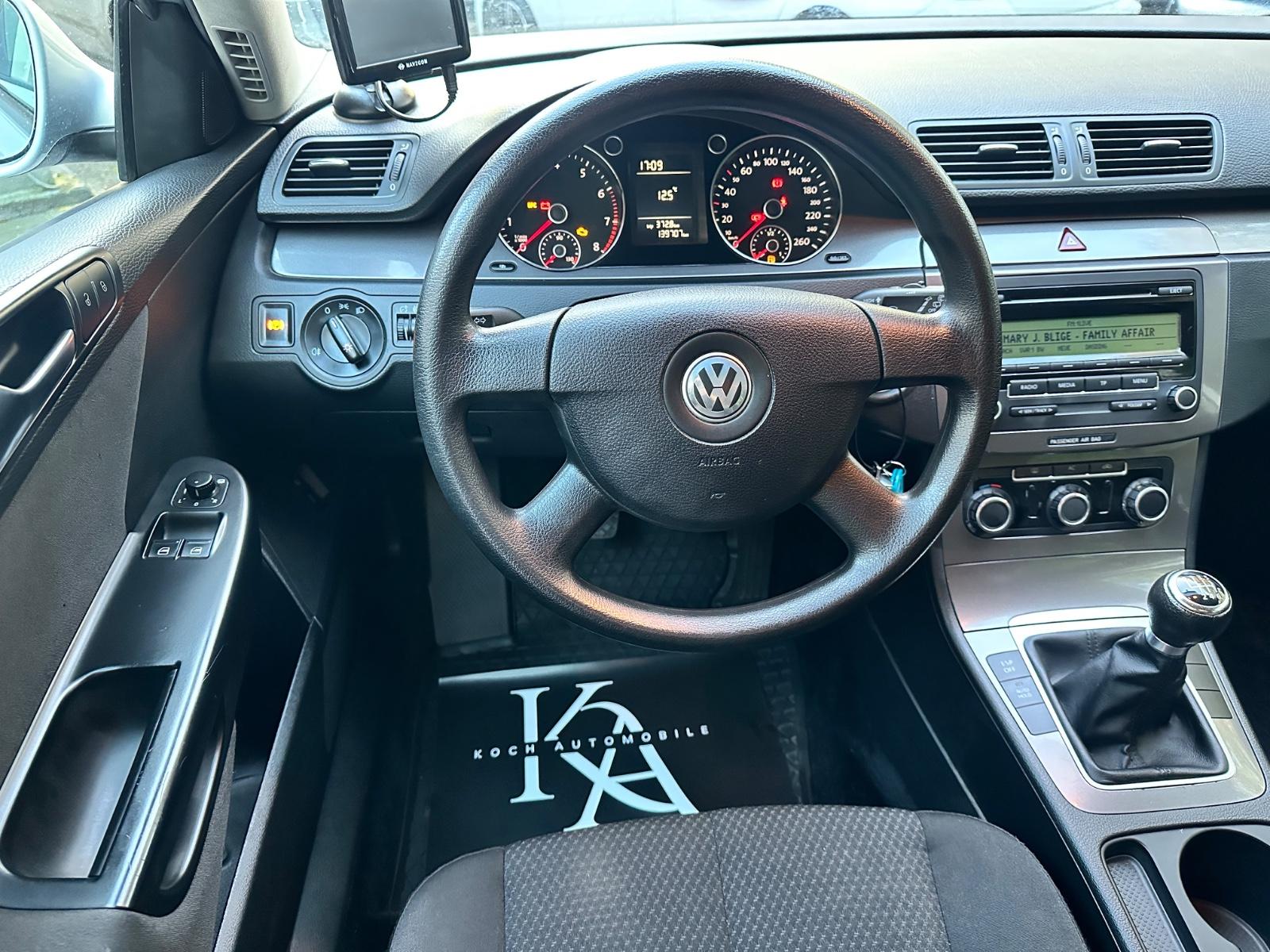 Volkswagen Passat 2010 — photo 17