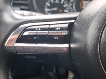 Mazda 3 2.0 SKYACTIV-G Selection HUD+Kam.+LED+Navi+SHZ