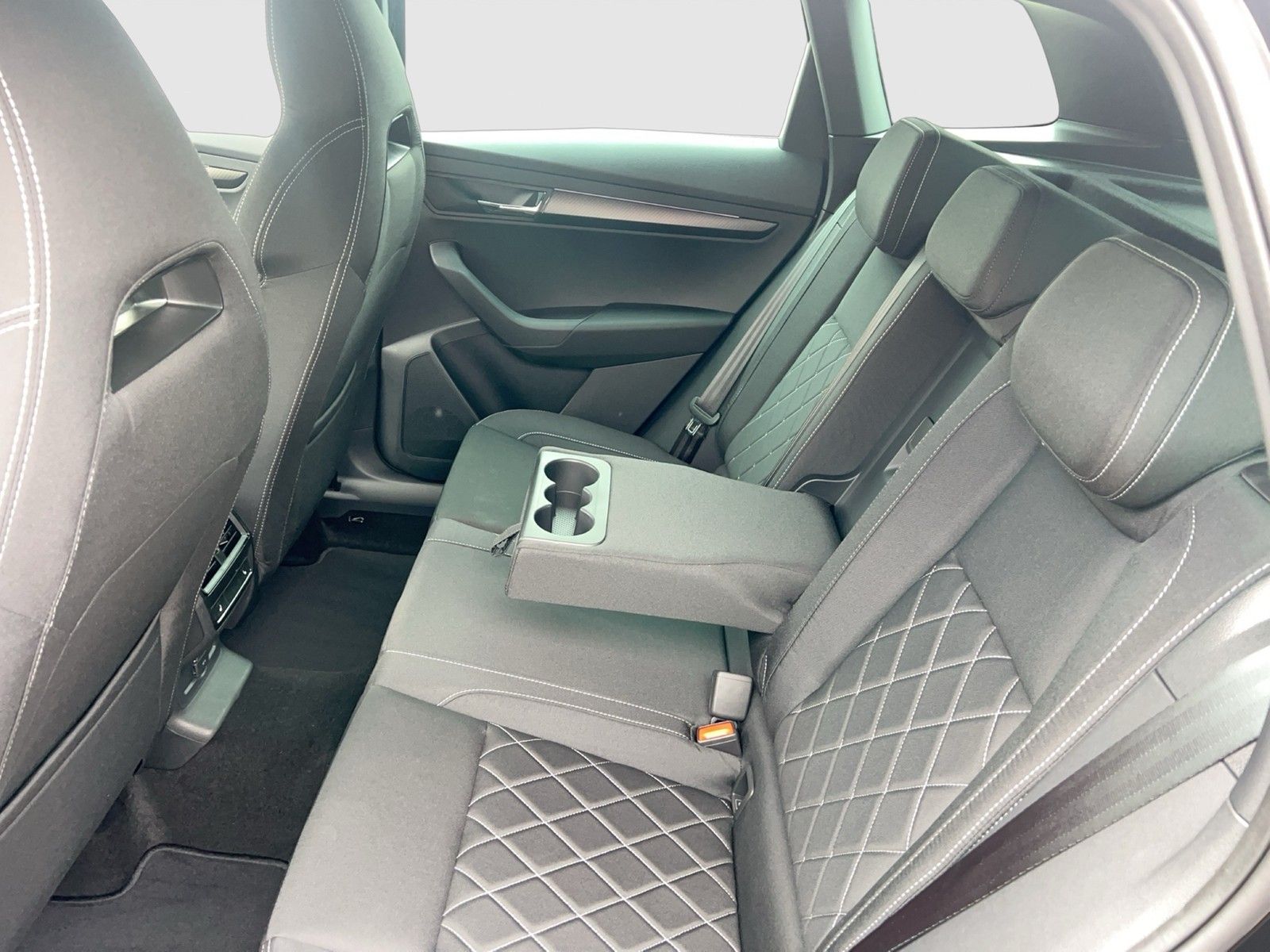 Fahrzeugabbildung SKODA Karoq TSI Sportline 4x4 AHZV MATRIX RFK ACC NSW