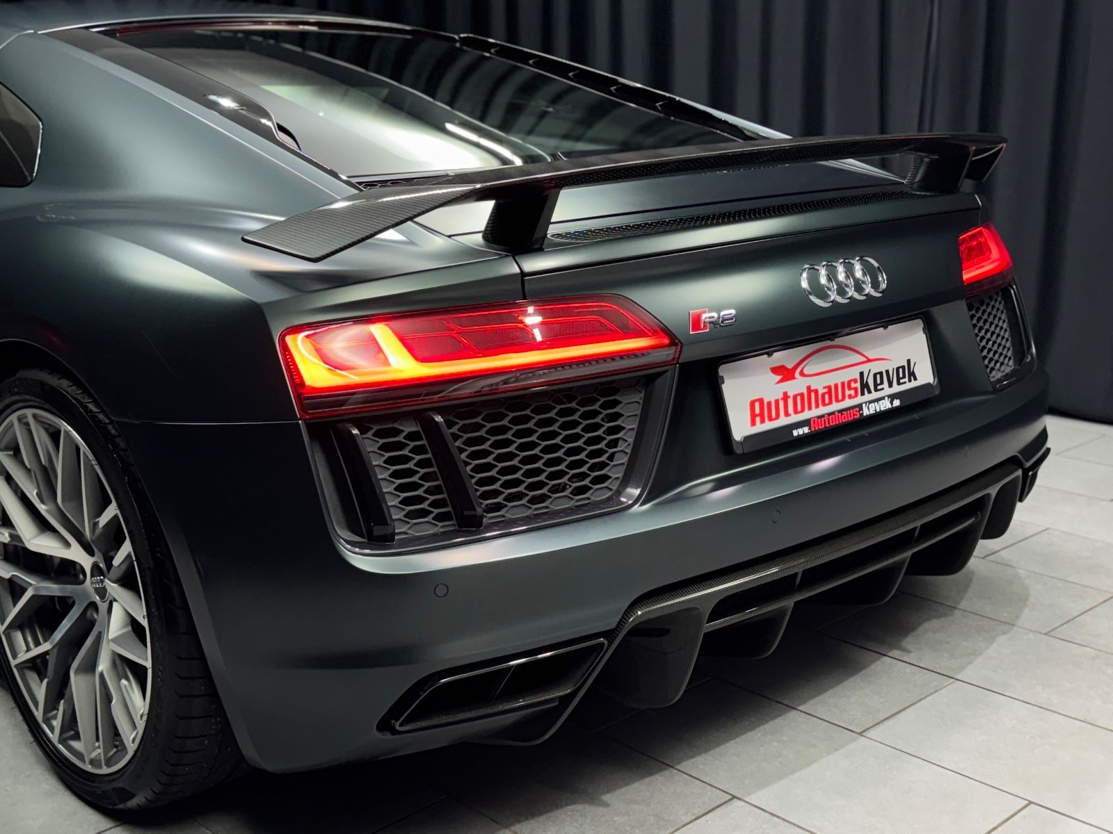 Fahrzeugabbildung Audi R8 Coupe 5.2 FSI V10 plus|CARBON|VOLL