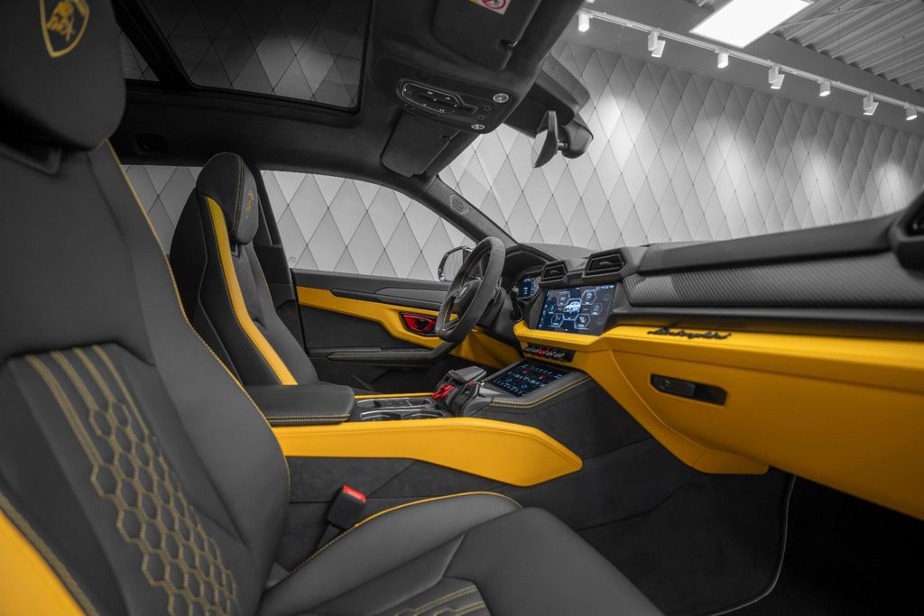 Urus 4.0 V8 SE 2026 BRABUS FULL CARBON AKRAPOVIC - Bild 14
