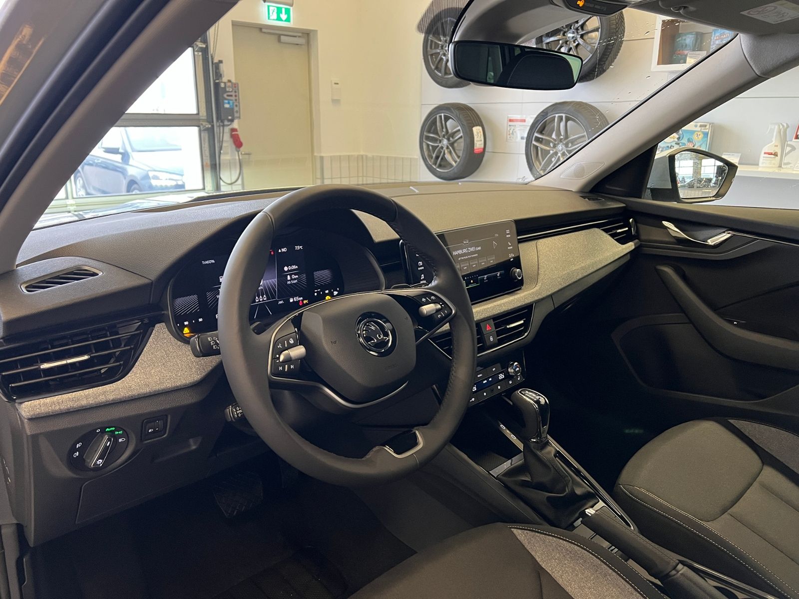 Fahrzeugabbildung SKODA Kamiq Selection 1.0 TSI DSG *AHK, LED, SmartLink