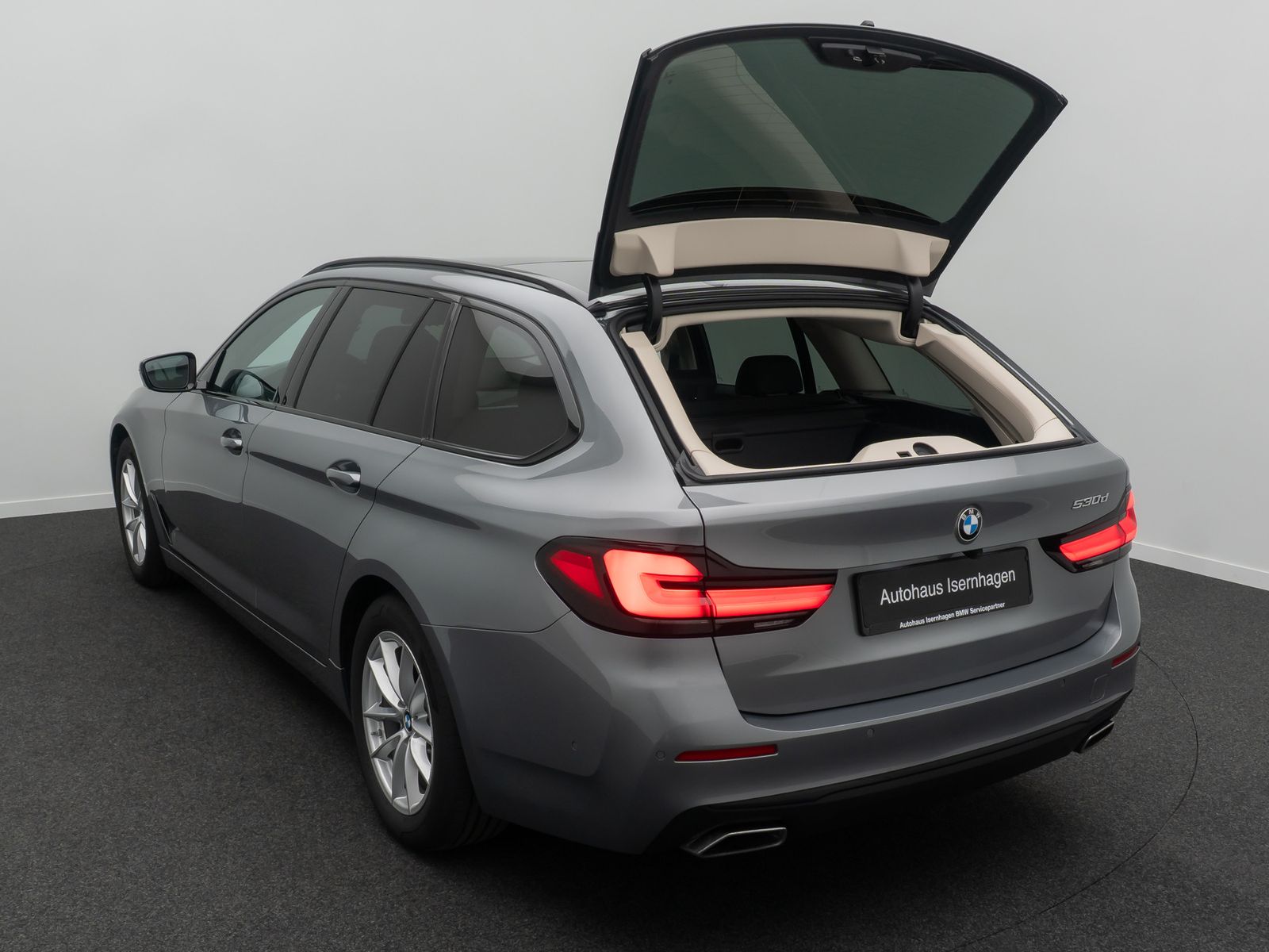 Fahrzeugabbildung BMW 530d Panorama Laser HUD 360&deg; DAB Leder Komfort