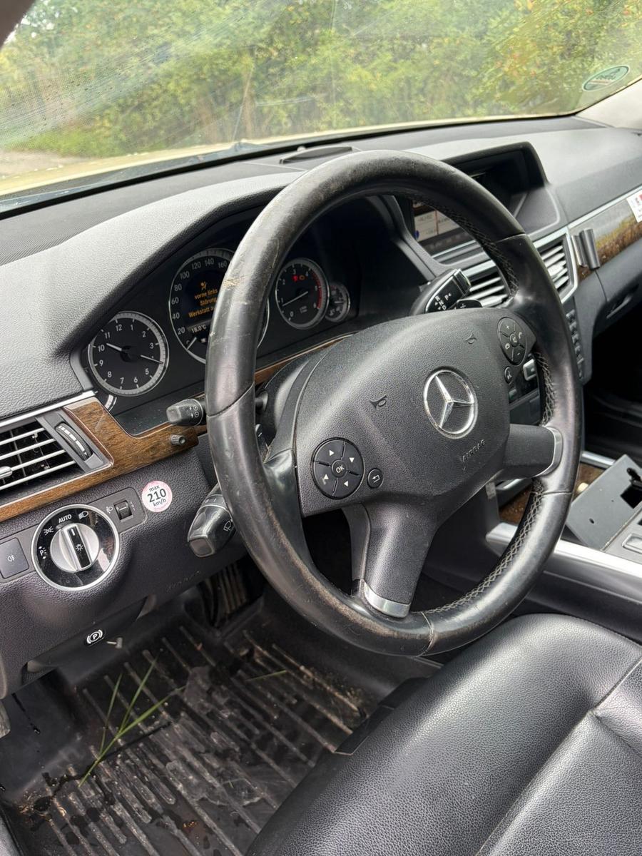 Mercedes-Benz E200 2012 — photo 10
