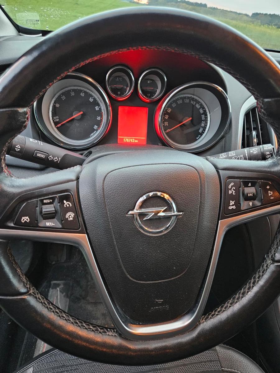 Opel Astra 2014 — photo 9