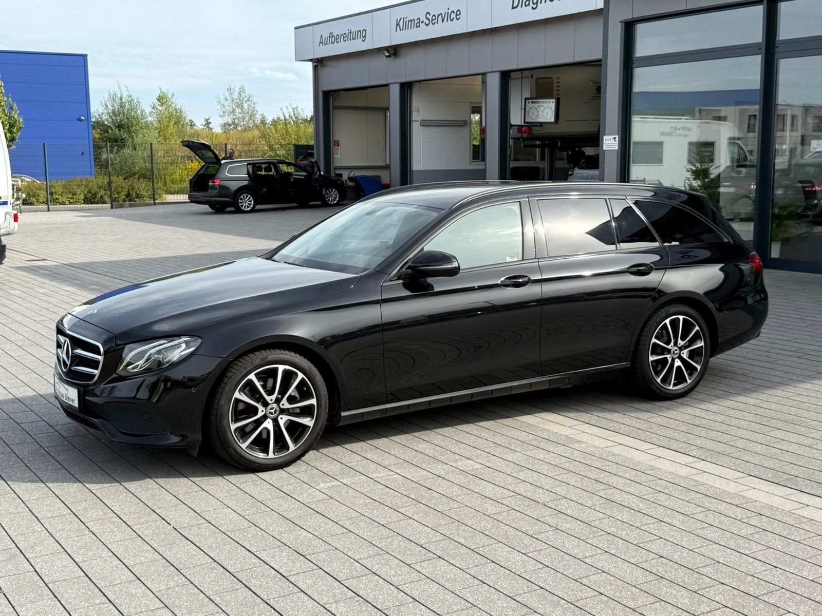Fahrzeugabbildung Mercedes-Benz E 200 T Avantgarde NAVI KLIMAAUTO CAM LED SITZH.
