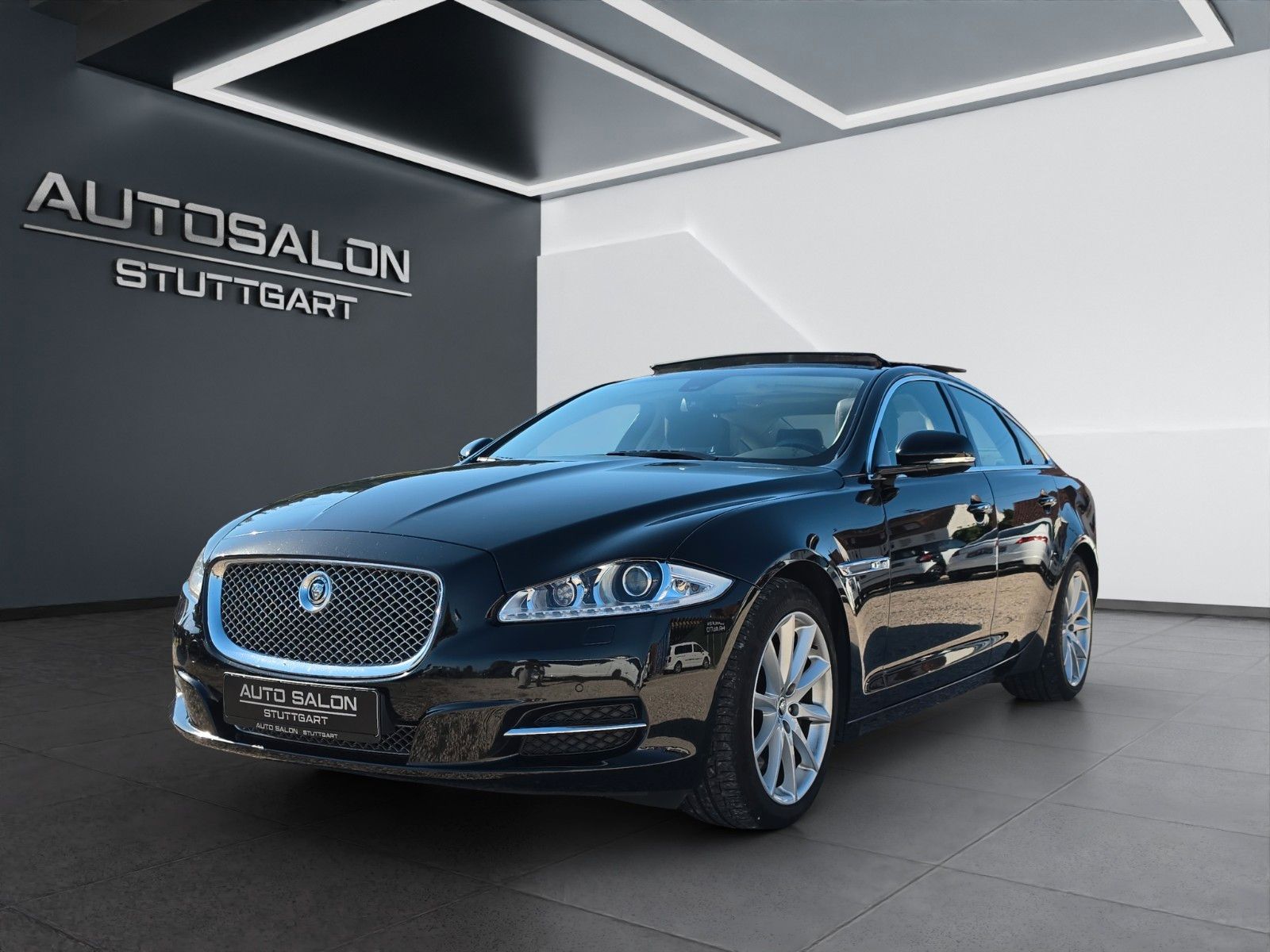 Jaguar XJ Portfolio
