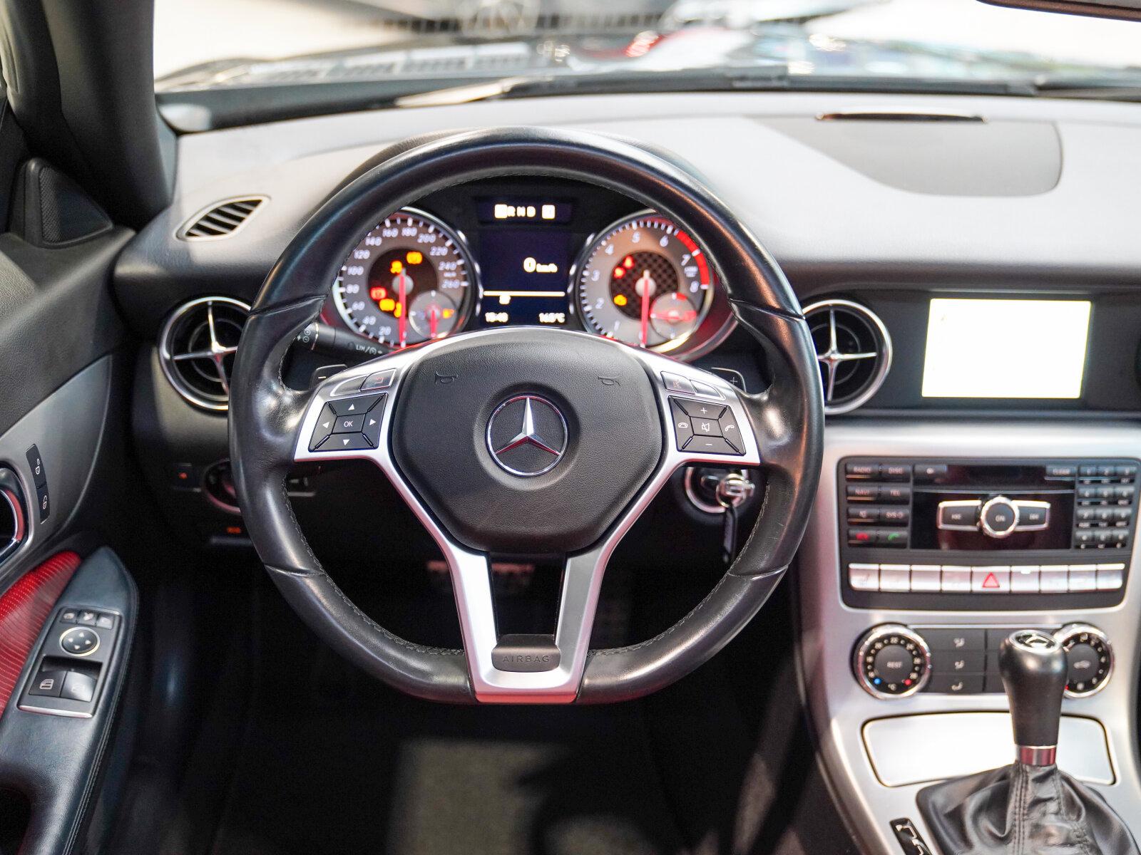 Mercedes-Benz SLK 200 BlueEFFICIENCY Roadster AirscarfAMG Line