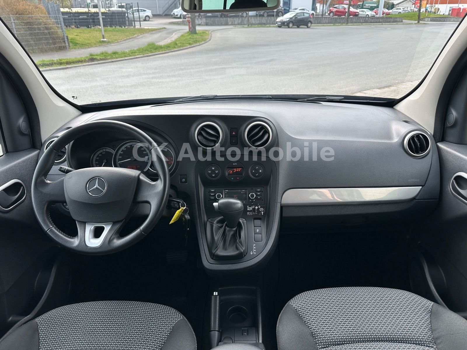 Fahrzeugabbildung Mercedes-Benz Citan Kombi 112 Lang Automatik/Navi/Pano/Kamera