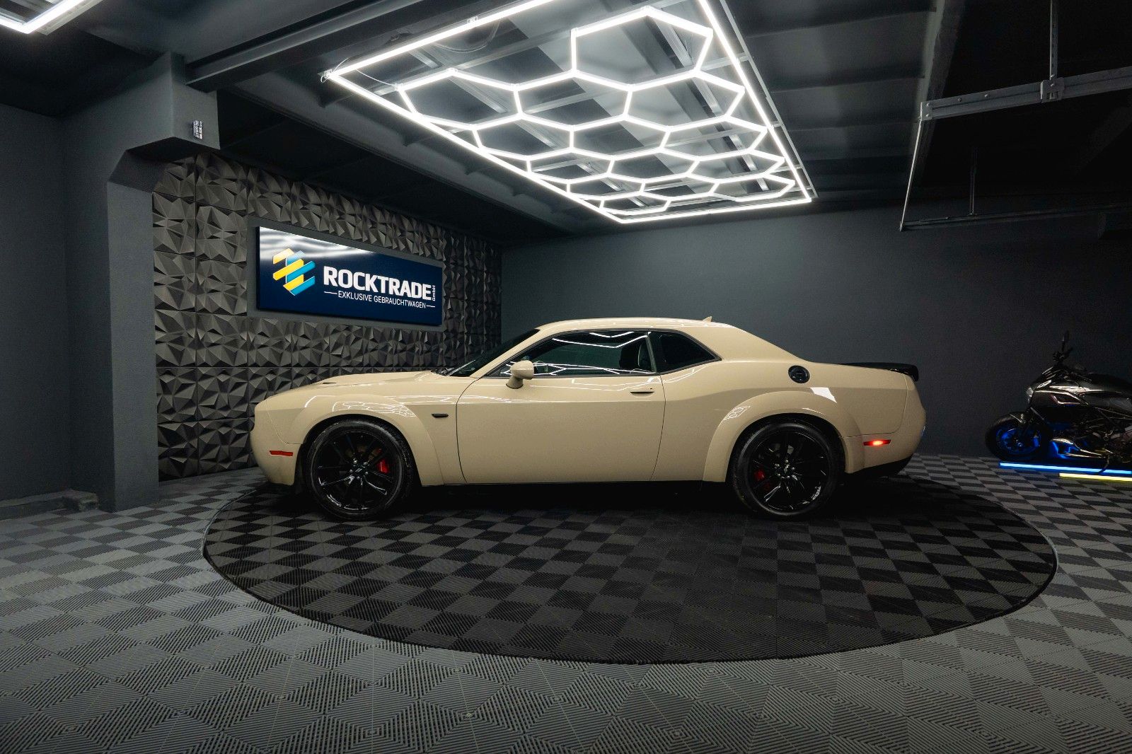 Fahrzeugabbildung Dodge Challenger 6.4 V8 SRT 392 R/T SCAT PACK WIDEBODY