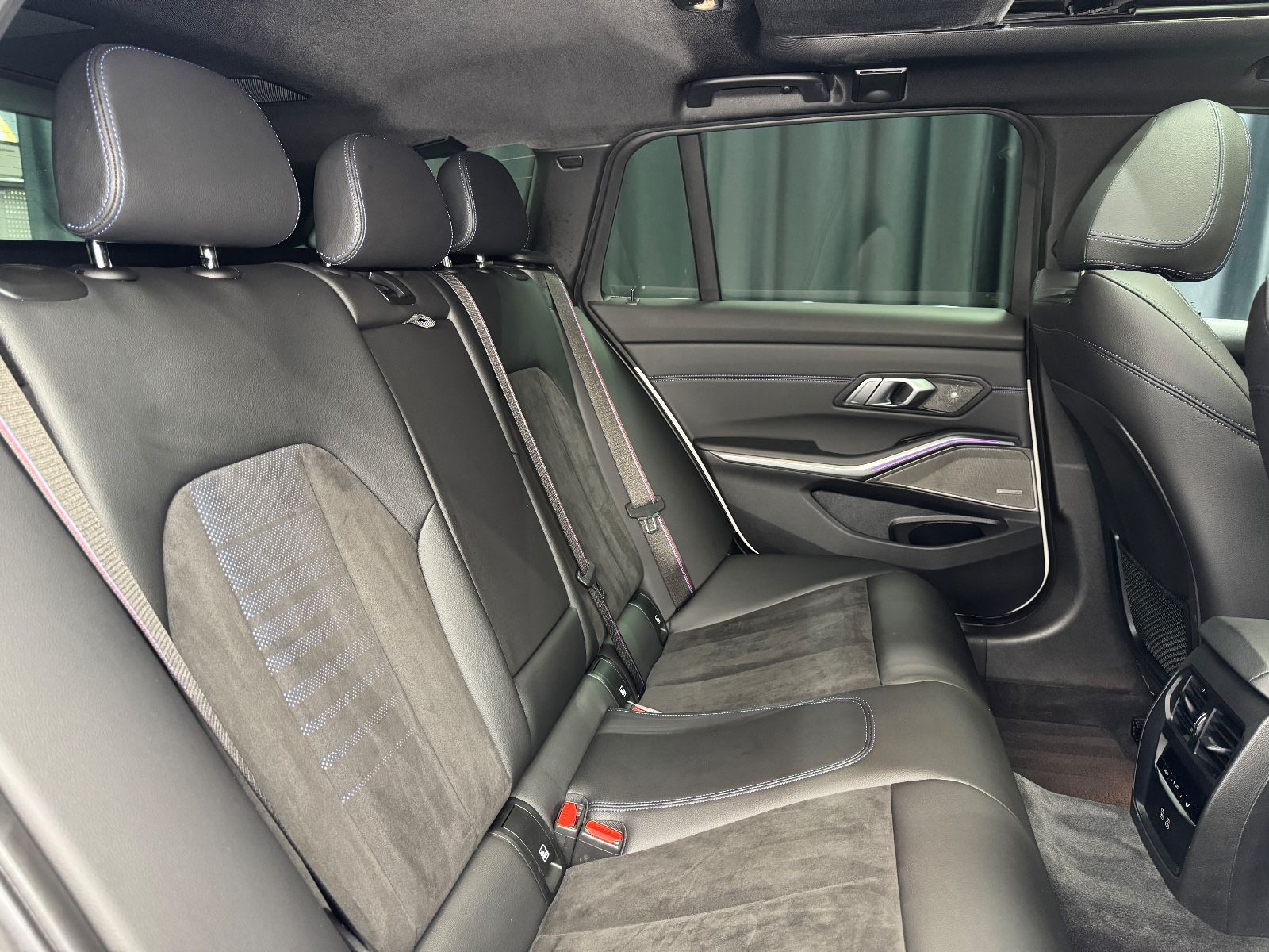 Fahrzeugabbildung BMW M340i xDrive Touring|LASER|NAVI|PANORAMA|ACC|AHK