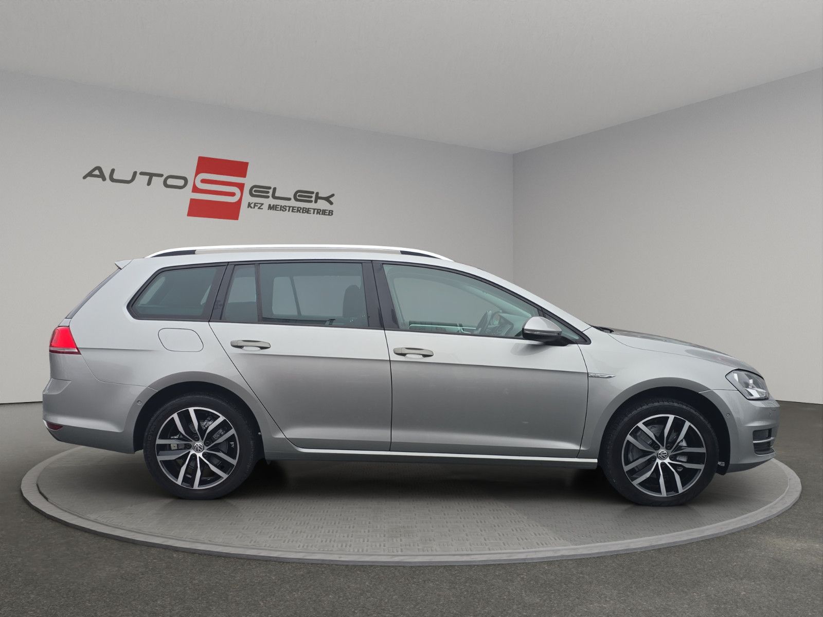 Fahrzeugabbildung Volkswagen Golf VII Cup AUS 1.HAND /Panorama/NAVI/PDC