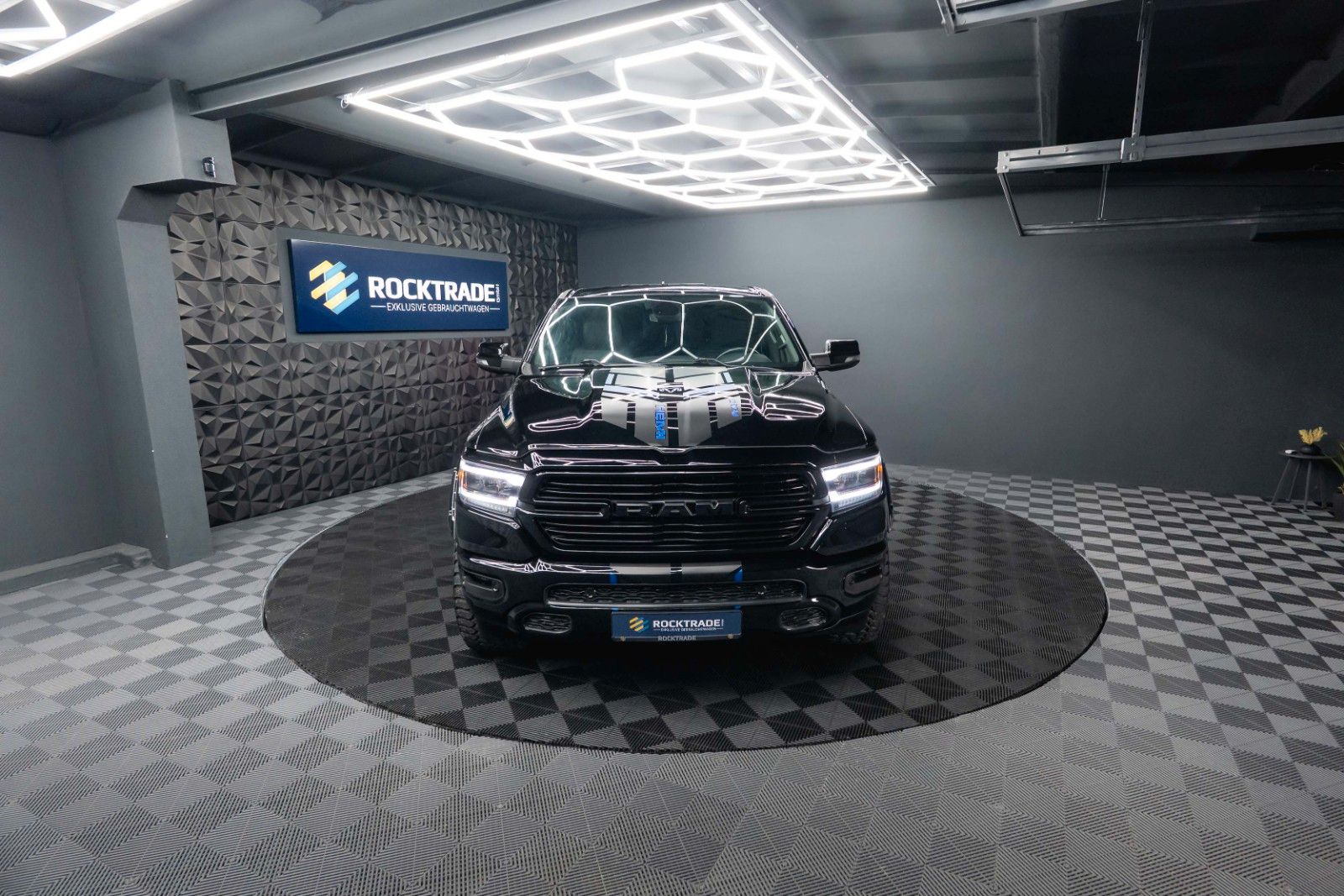 Fahrzeugabbildung Dodge RAM 5.7 V8 HEMI 4x4 OFFROAD Night Unfallfrei LED