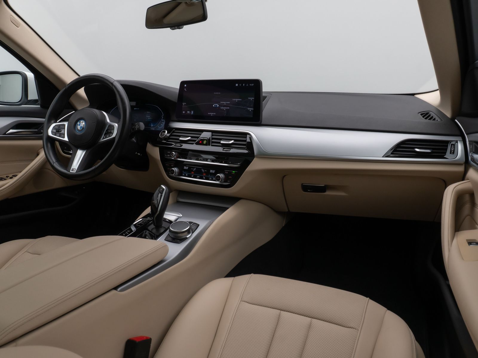 Fahrzeugabbildung BMW 530e Panorama Kamera DAB HiFi 4xKlima Leder 18Zl