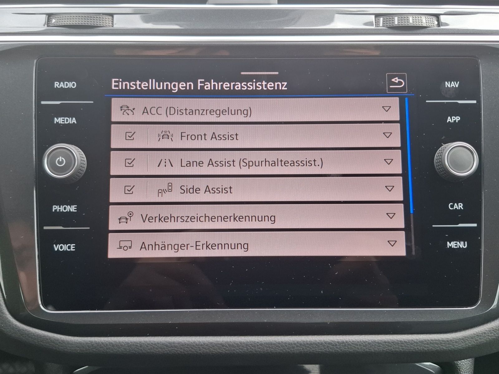 Fahrzeugabbildung Volkswagen Tiguan TSI Life DSG LED AHK Navi ACC RFK SH