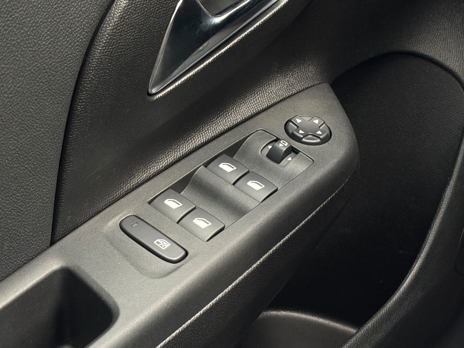 Fahrzeugabbildung Opel Corsa F GS 1.2 Turbo CarPlay Teilleder CAM SHZ