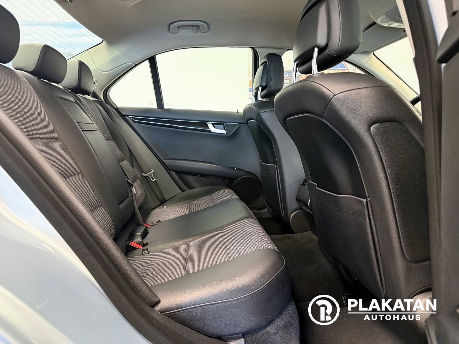 Fahrzeugabbildung Mercedes-Benz C 350 CDI Navi Tempomat Bi-Xenon MB-Service