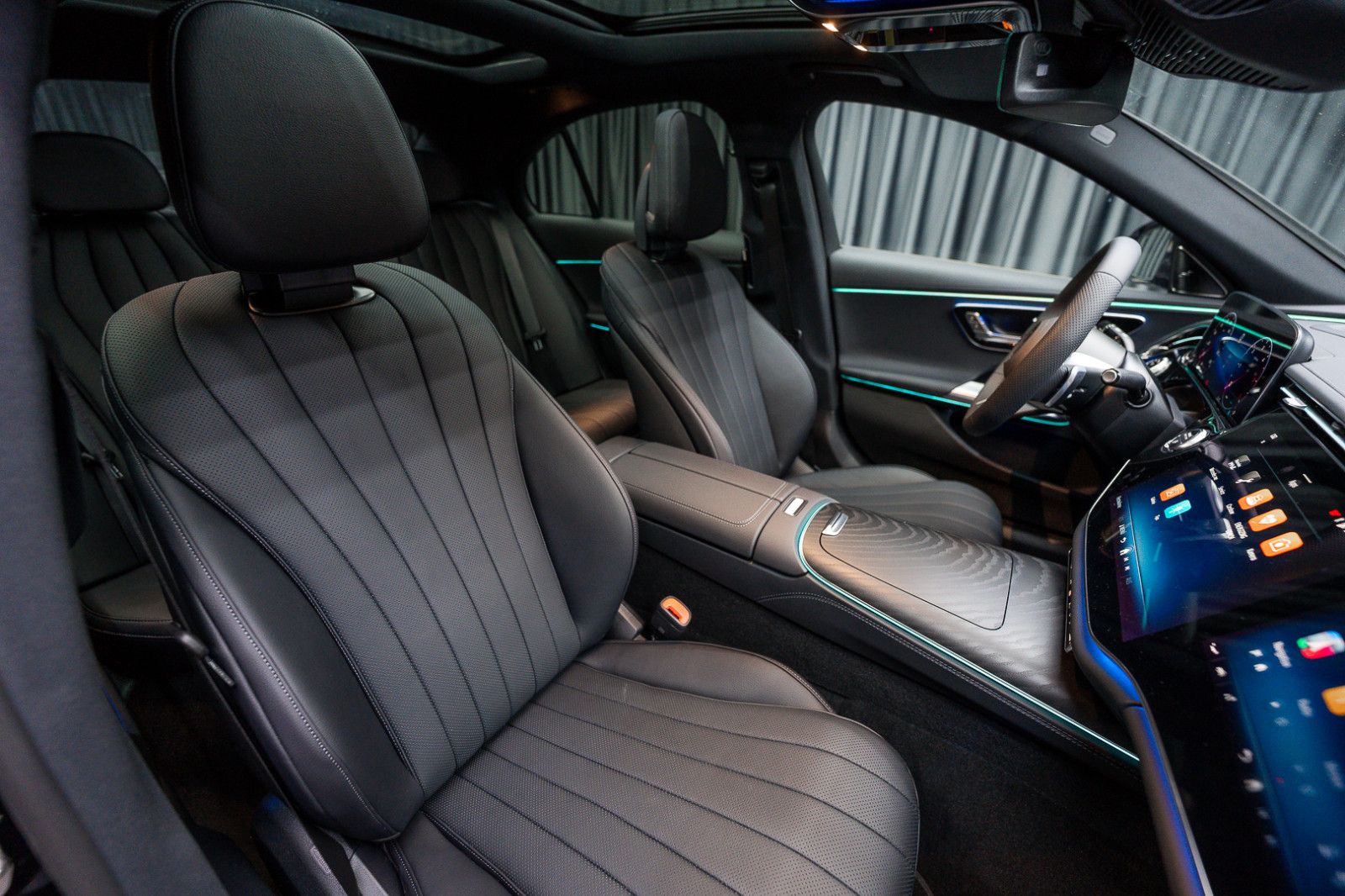 Fahrzeugabbildung Mercedes-Benz E 220d MY25*Premium Plus*Superscreen*20"*Leder-P