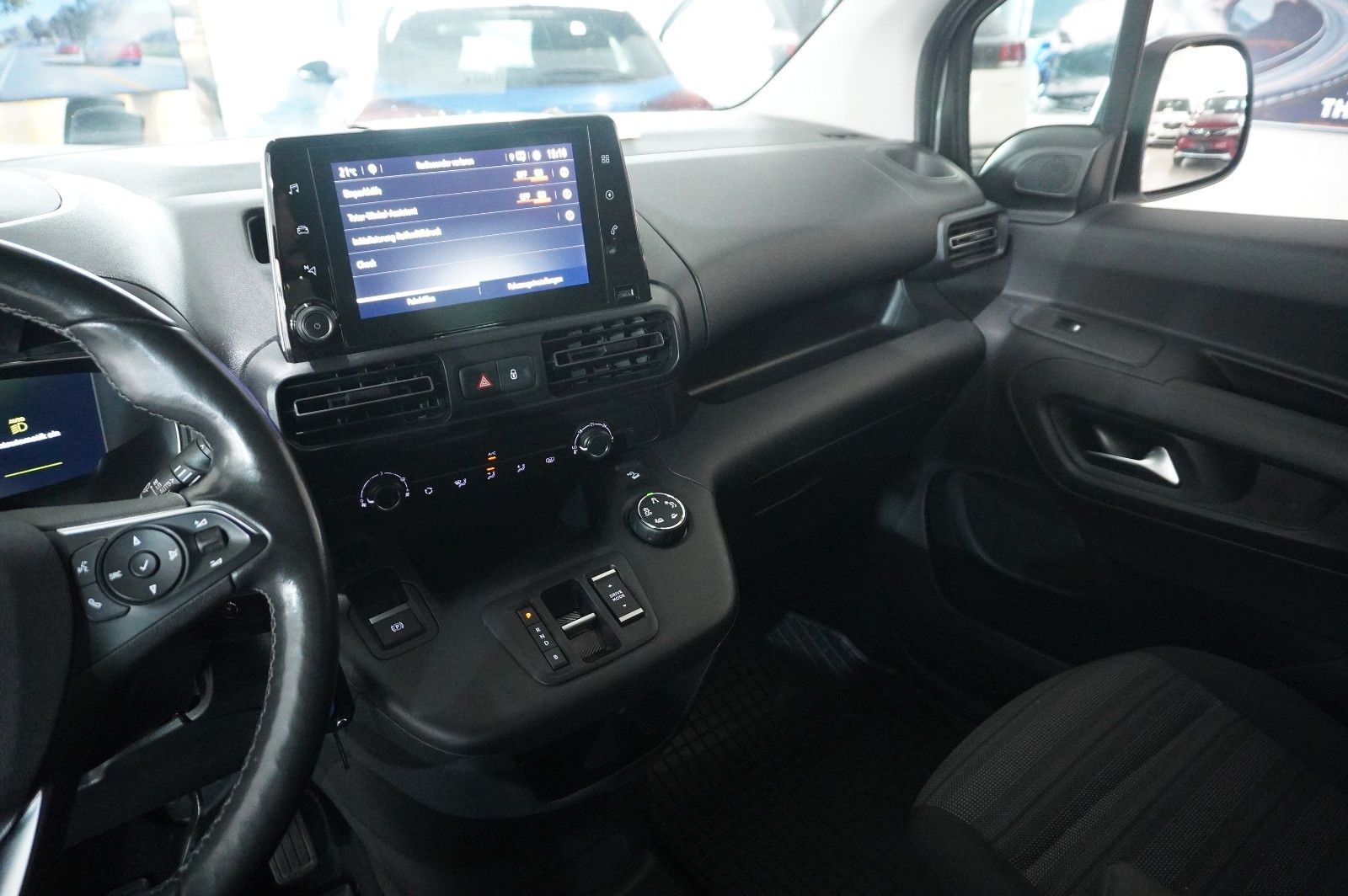 Fahrzeugabbildung Opel Combo-e LIFE ELEGANCE 11KW NAVI/KAMERA/VIRT./DAB