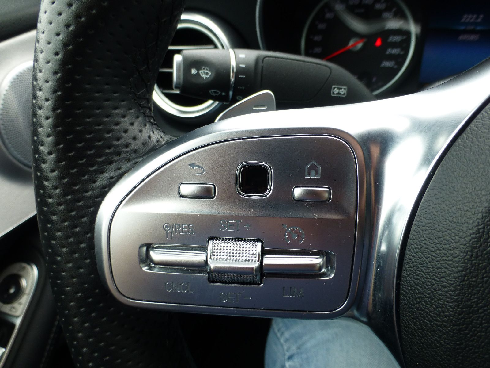 Fahrzeugabbildung Mercedes-Benz C 300 d Coupe,Burmester,LED,DAB,AMG,KameraComand