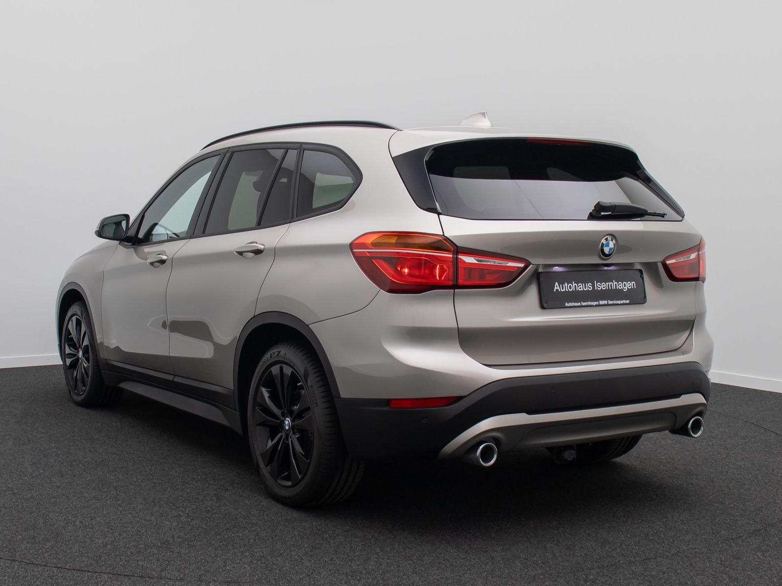 Fahrzeugabbildung BMW X1 xD18d Panorama Kamera DAB HiFi MSport Leder