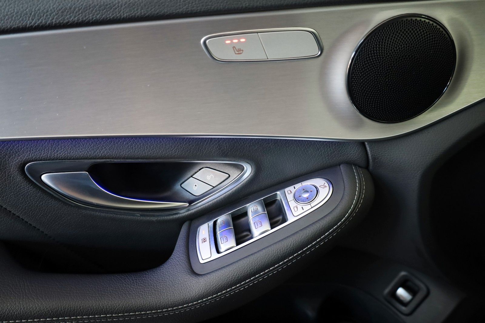 Fahrzeugabbildung Mercedes-Benz C 300 de Lim., AMG line,Leder,Navi,LED,SH,Kamera