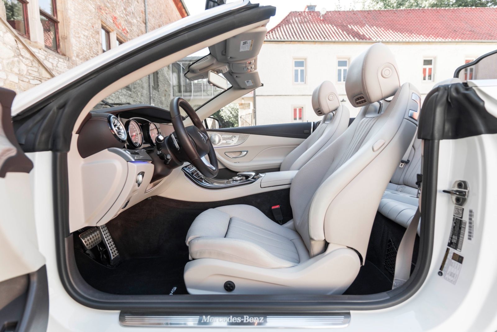 Fahrzeugabbildung Mercedes-Benz E 400 Cabrio 4Matic AMG HUD 360° BURMESTER ACC