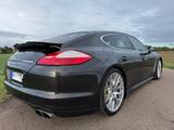 Porsche Panamera Turbo  - Porsche Panamera Turbo mit Benzin-Antrieb