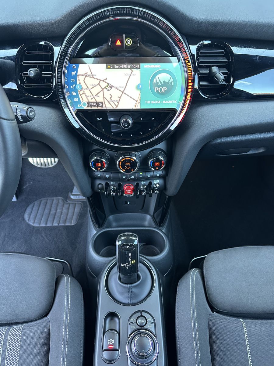 Fahrzeugabbildung MINI John Cooper Works Sport-Aut NAV+LED+DIGDISPL+ACC