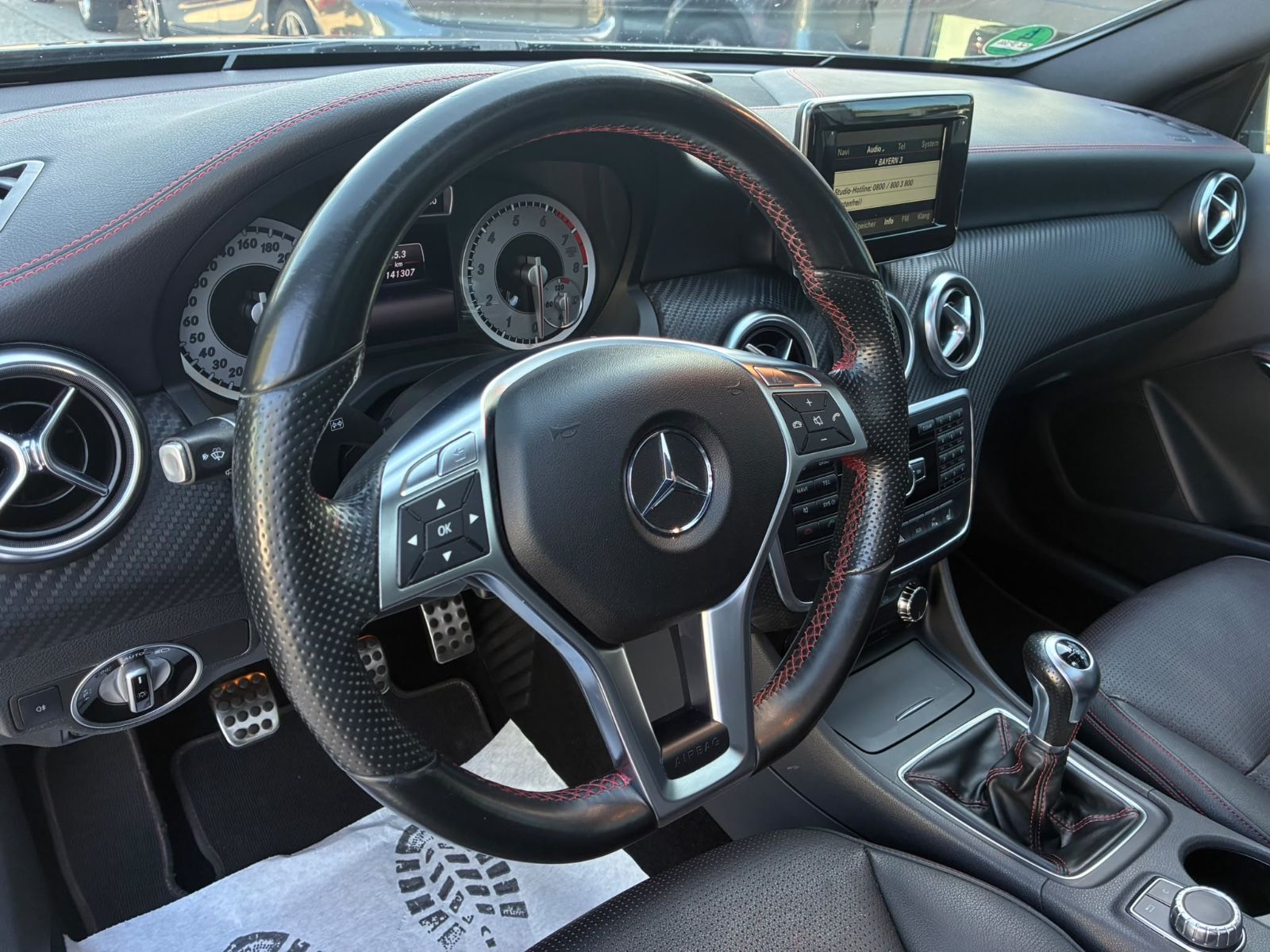 MERCEDES-BENZ A 200 A 200 AMG Line*Panorama*Carbon Interieur*, Ansicht 13