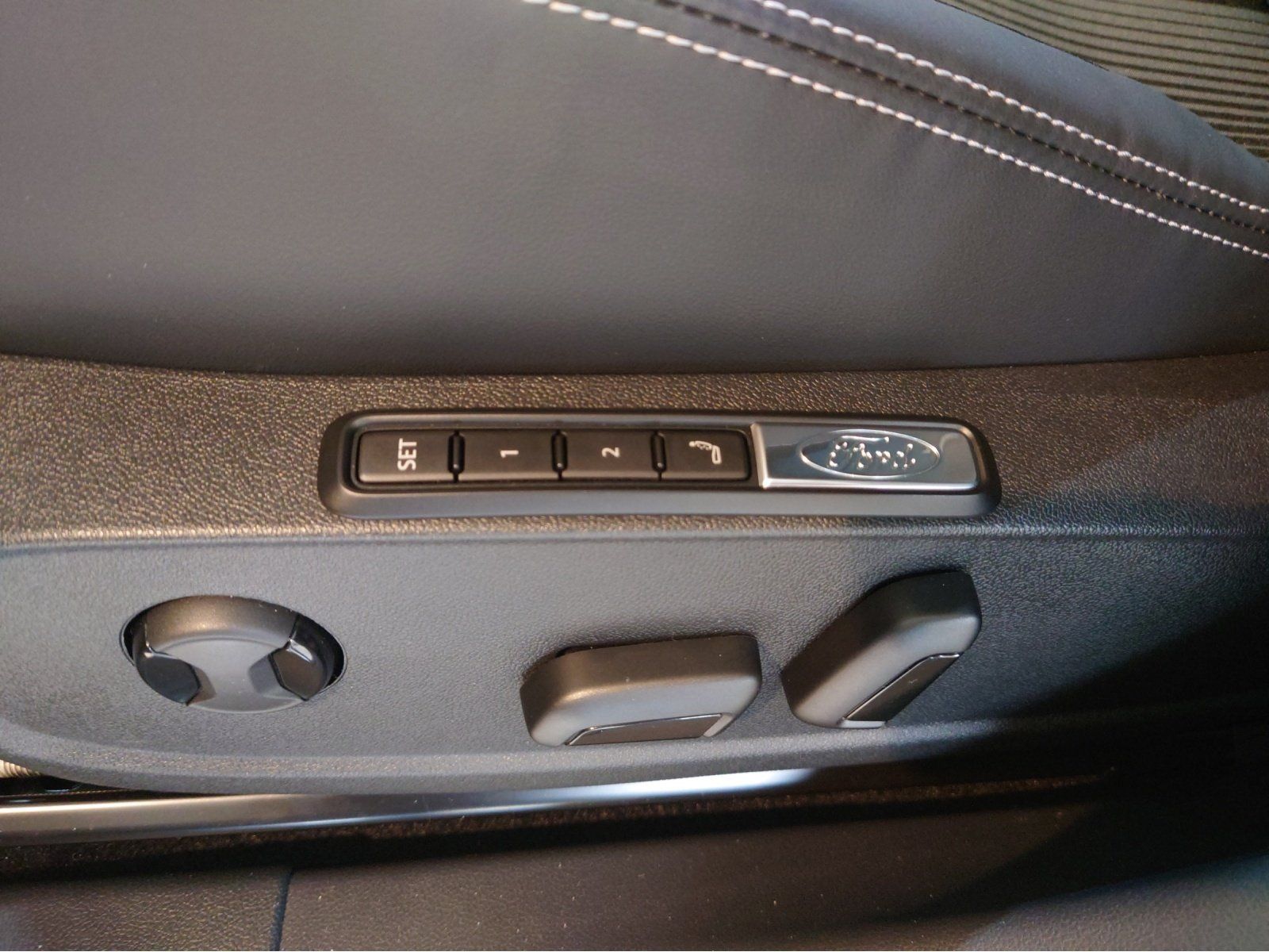 Fahrzeugabbildung Ford Capri Extended Range RWD 77KWH 627 Km