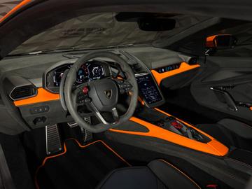صورة 10 لـ 2024 Lamborghini REVUELTO