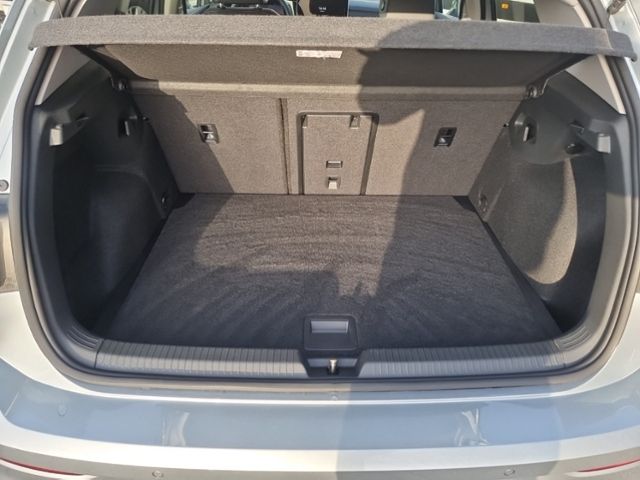 Fahrzeugabbildung Volkswagen Golf VIII 1.5 TSI 110KW STYLE LED NAVI SHZ APP-C