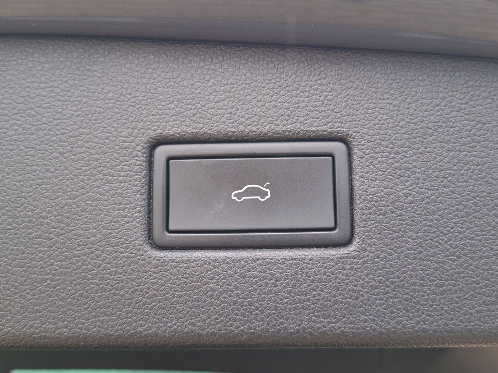 Fahrzeugabbildung Volkswagen Tiguan TSI Life LED Navi AID ACC PDC SHZ