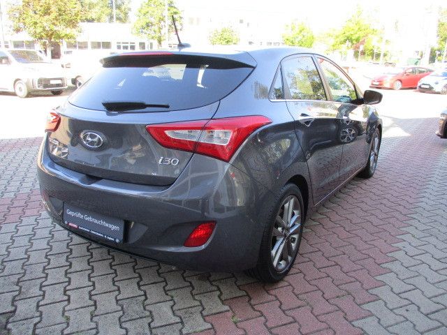 Fahrzeugabbildung Hyundai i30 blue Premium Automatik, Panorama-Dach