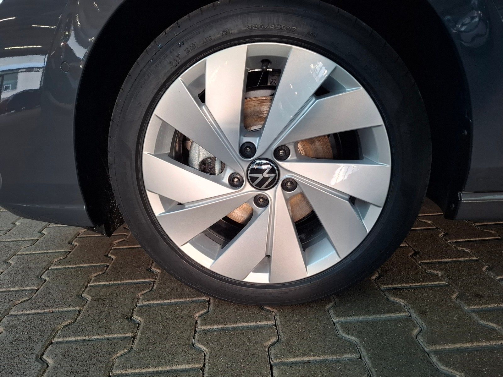 Fahrzeugabbildung Volkswagen Golf VIII Variant 1.5 eTSI 110 kW Energy + Navi